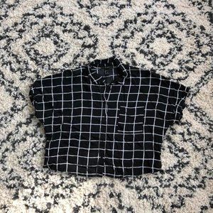 Black & white grid cropped button-up
